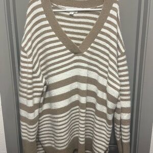 Ava & Viv Cream and White V-Neck Sweater